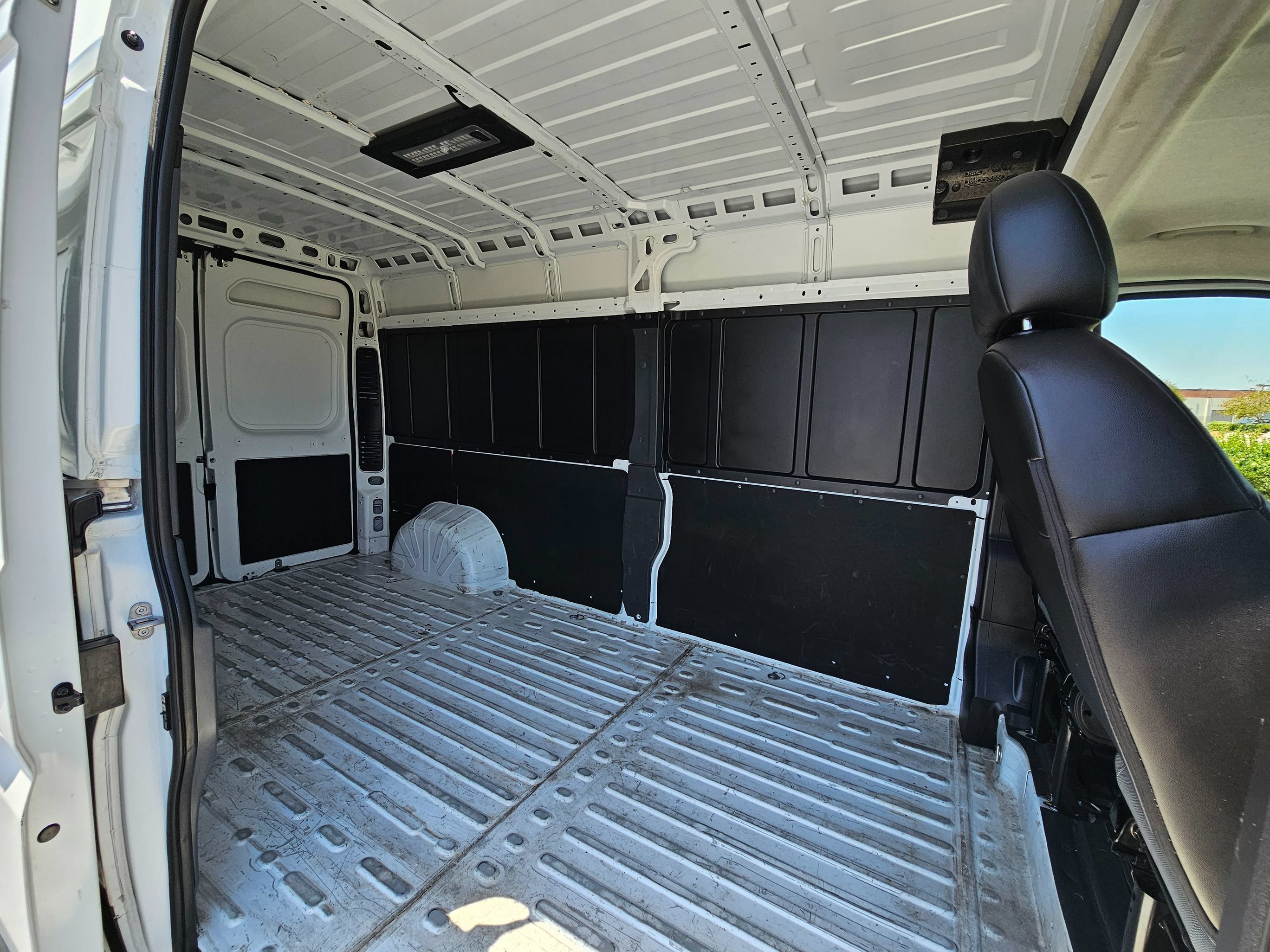 Used 2025 RAM ProMaster 2500 w/ Convenience Group FWD image 18