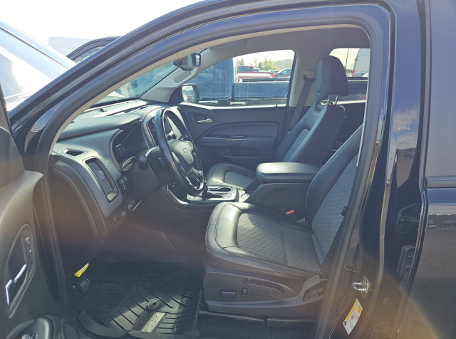 Used 2019 Chevrolet Colorado Z71 w/ Z71 Midnight Edition AWD/4WD image 5
