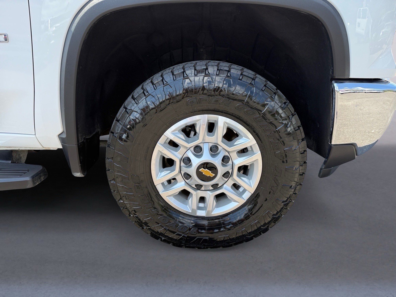 Used 2025 Chevrolet Silverado 2500 LT w/ Convenience Package AWD/4WD image 9