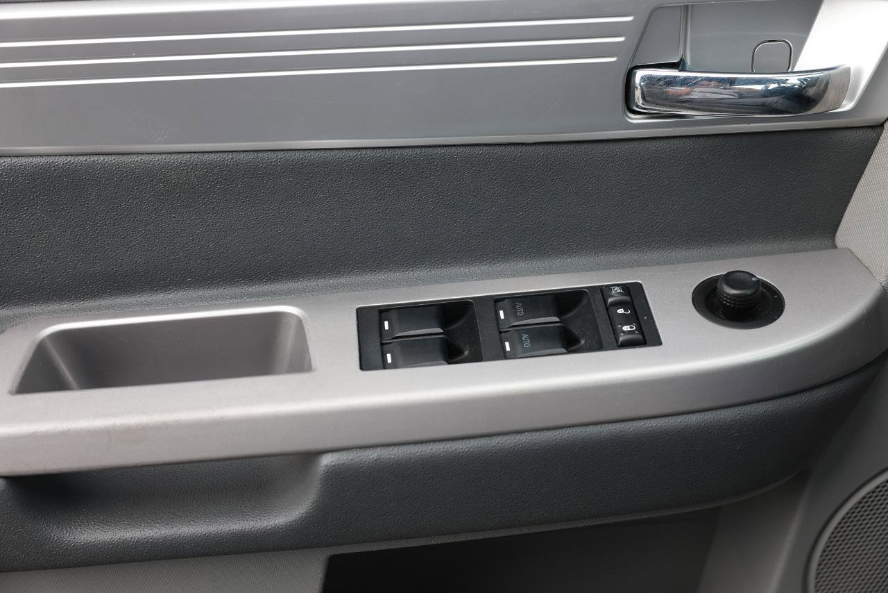 Used 2008 Chrysler Sebring Touring image 39