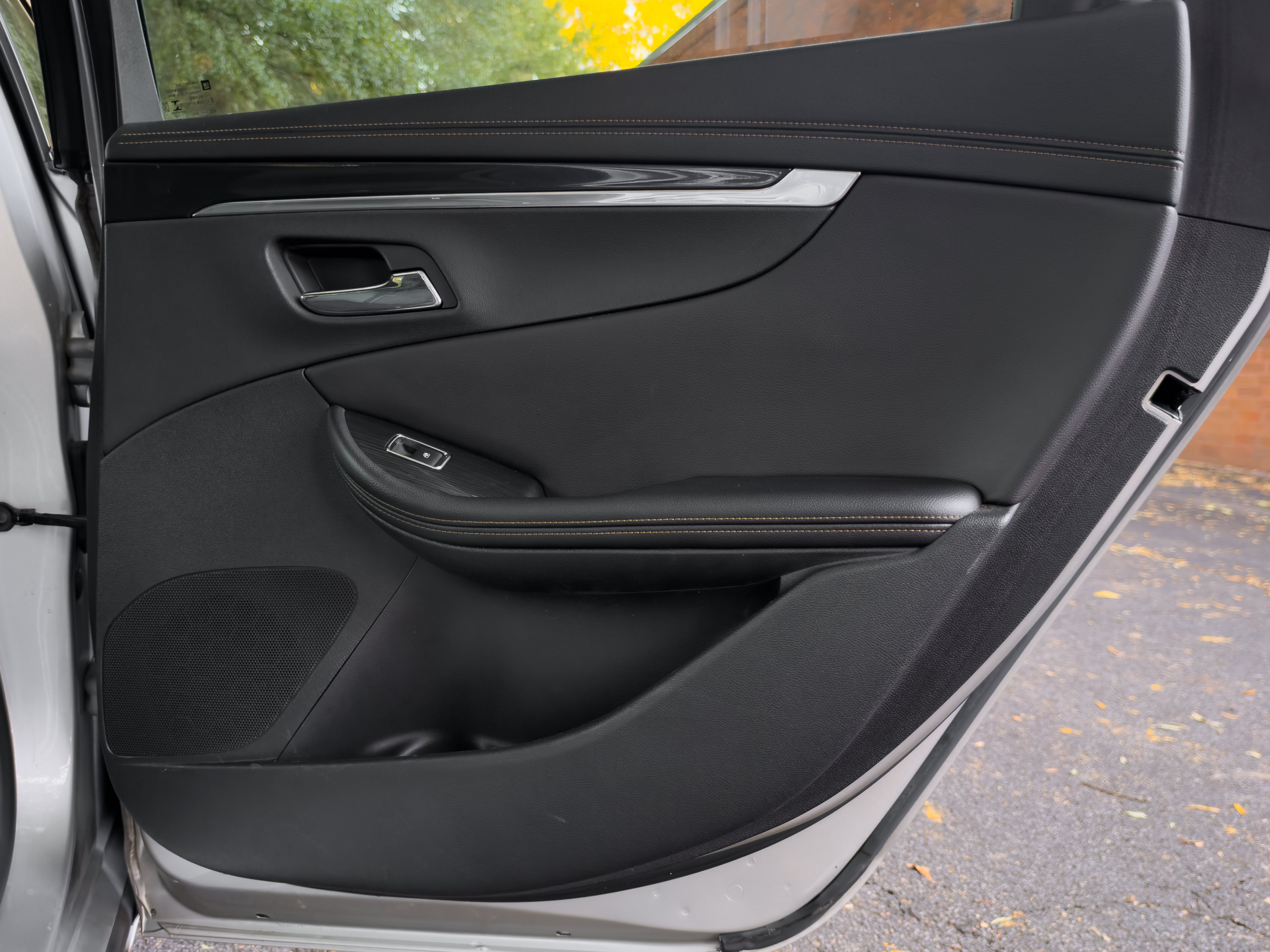 Used 2018 Chevrolet Impala LT FWD image 33