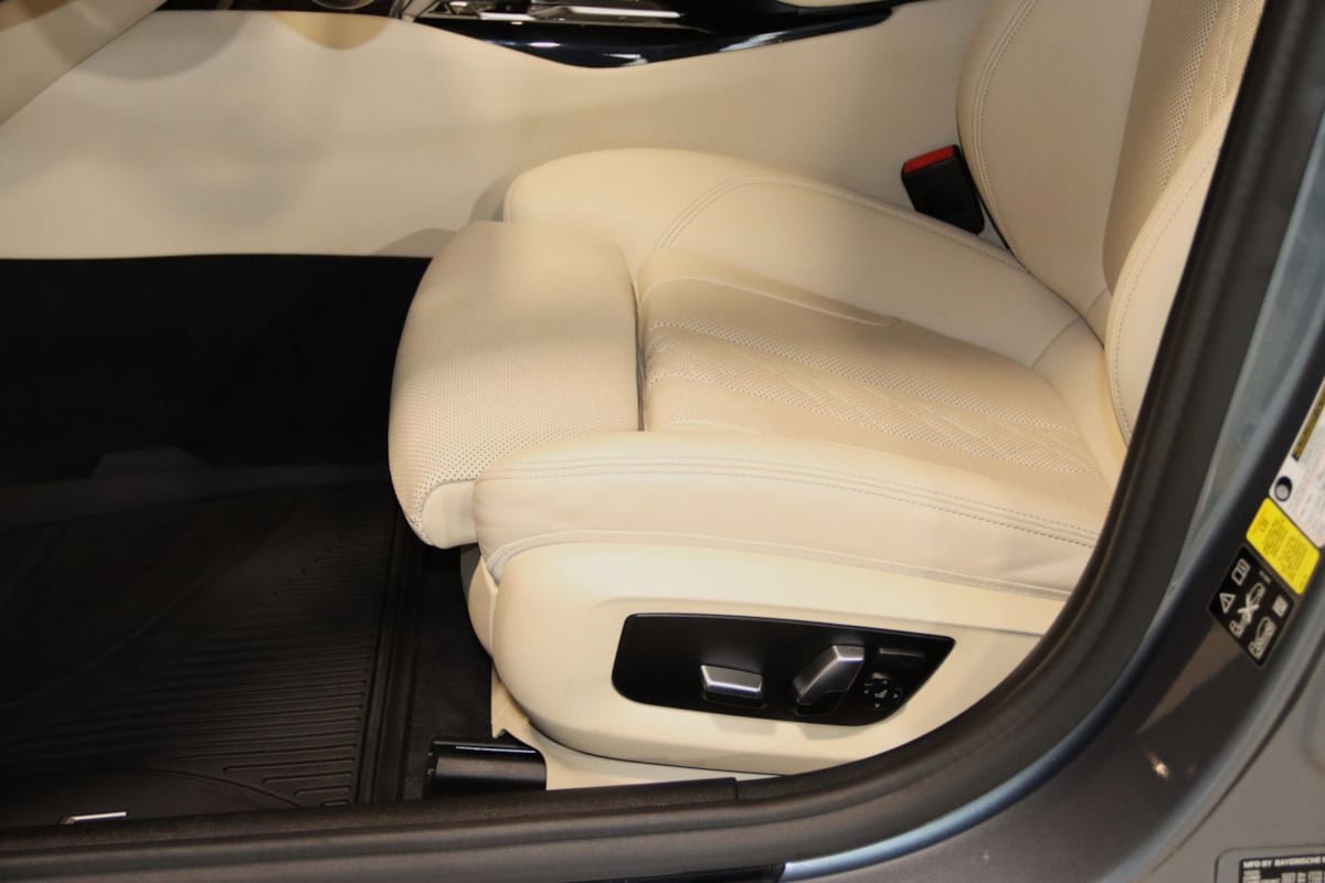 Used 2021 BMW 530i xDrive w/ Convenience Package AWD/4WD image 36