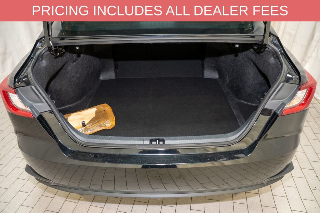 Used 2025 Toyota Camry SE FWD image 5