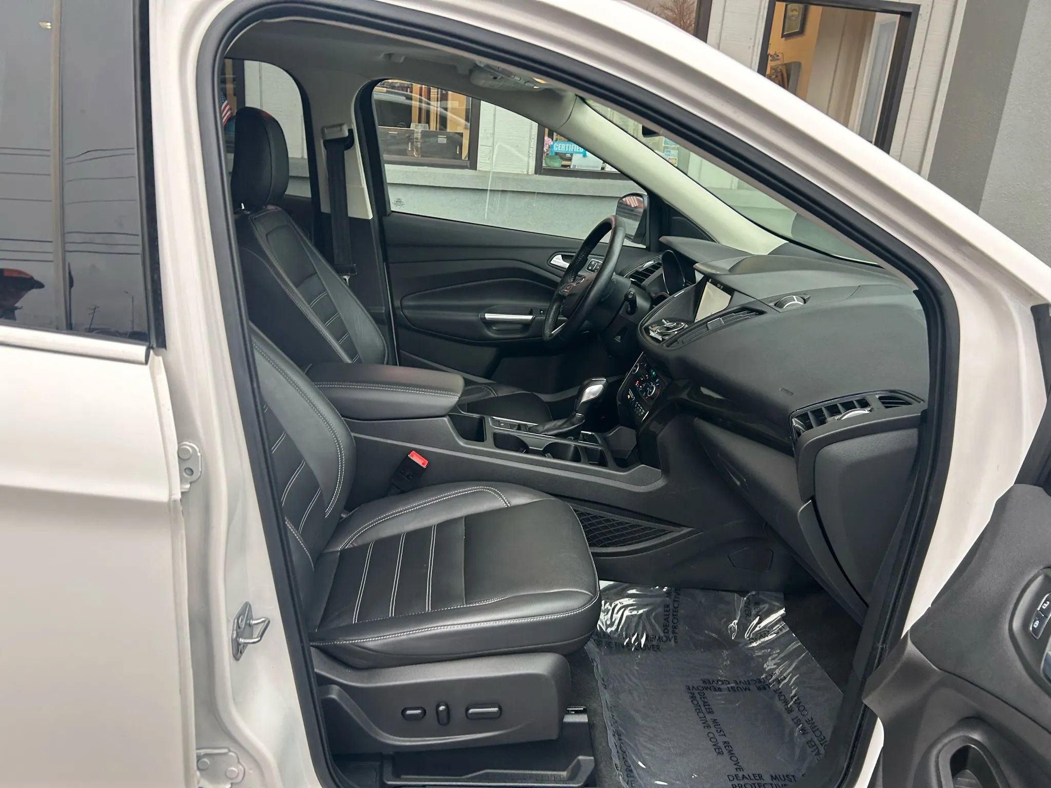 Used 2019 Ford Escape Titanium image 29