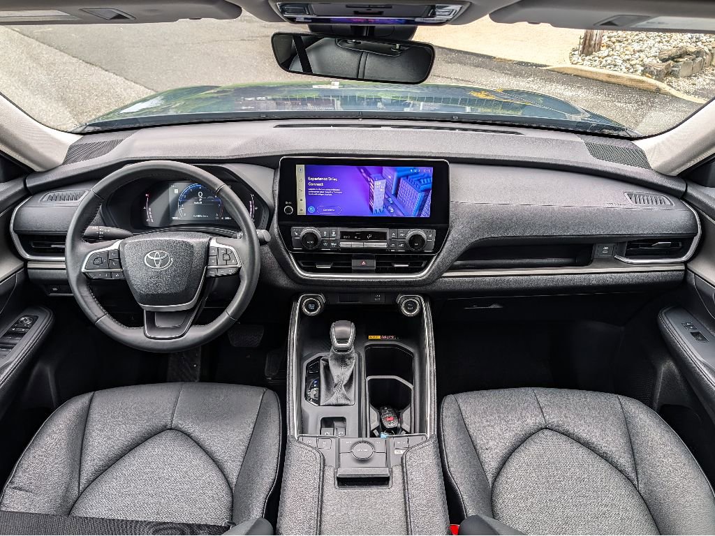 Used 2025 Toyota Grand Highlander FWD image 23