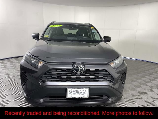 Used 2021 Toyota RAV4 LE AWD/4WD image 3