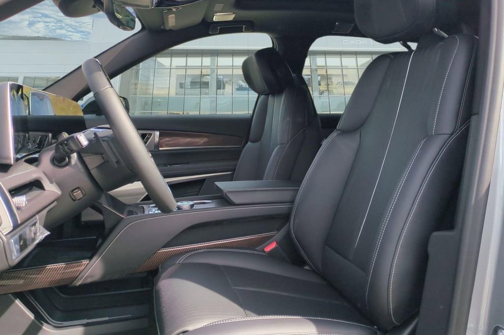 New 2026 Cadillac Vistiq Luxury w/ LPO, Floor Liner Package AWD/4WD image 12
