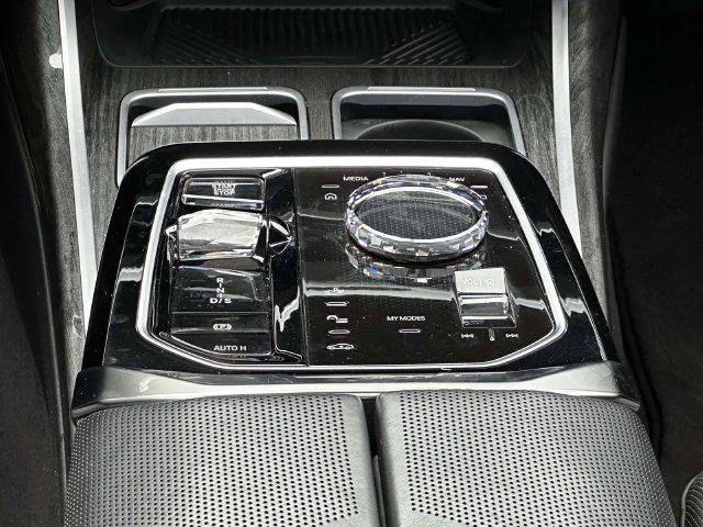 Used 2023 BMW 760i xDrive AWD/4WD image 19