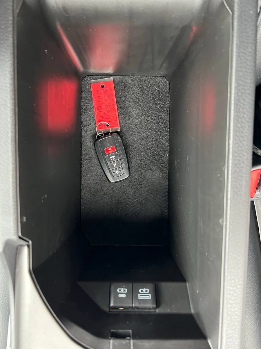 Used 2021 Toyota Camry XLE FWD image 35