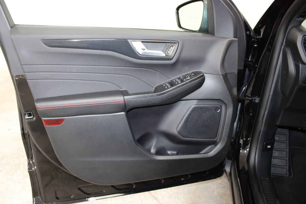 New 2026 Ford Escape ST-Line w/ Cold Weather Package image 18