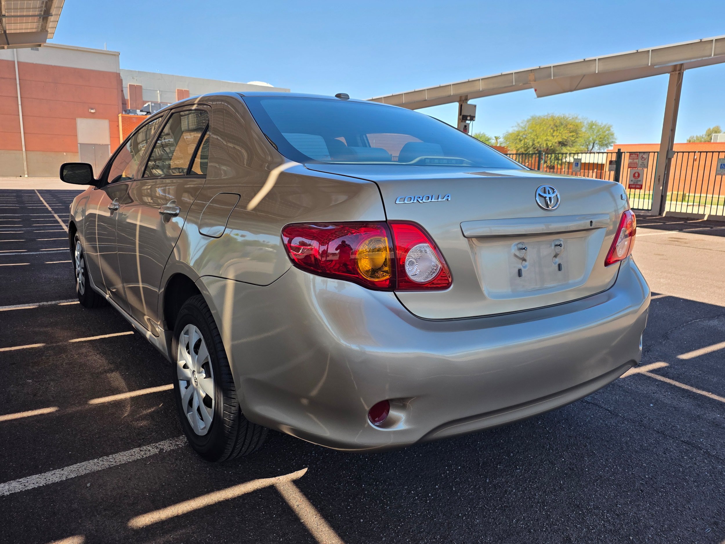 Used 2010 Toyota Corolla LE FWD image 3