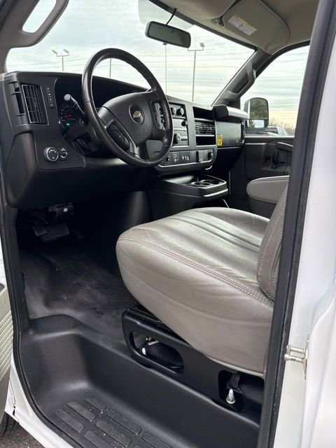 Used 2023 Chevrolet Express 3500 w/ Power Convenience Package RWD image 15