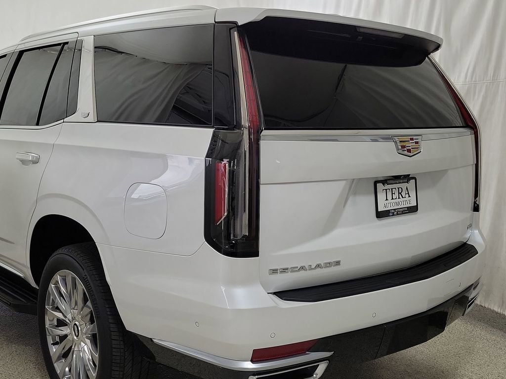 Used 2023 Cadillac Escalade Premium Luxury w/ LPO, Floor Liner Package AWD/4WD image 6