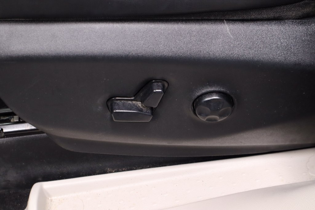 Used 2019 Chrysler Pacifica Limited FWD image 24