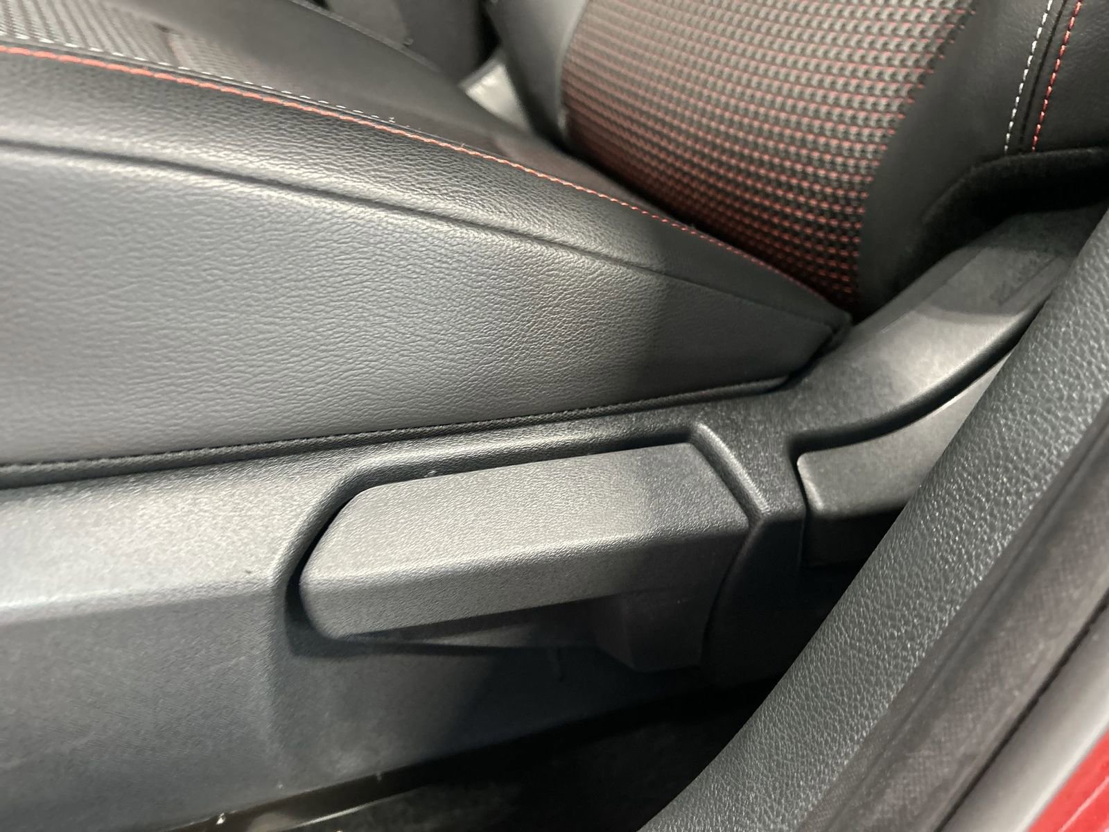 New 2026 Nissan Kicks SR w/ Cold Weather Package image 25