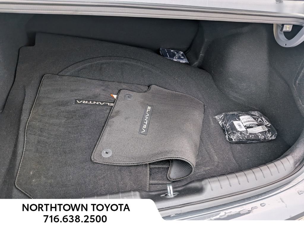 Used 2023 Hyundai Elantra SEL image 31