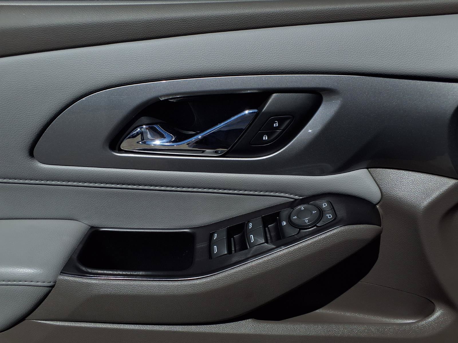 Used 2019 Chevrolet Traverse LT FWD image 17