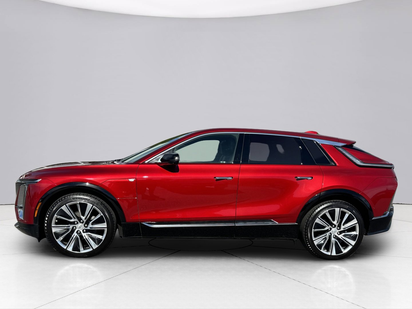 Used 2024 Cadillac Lyriq Luxury w/ LPO, Floor Liner Package image 2