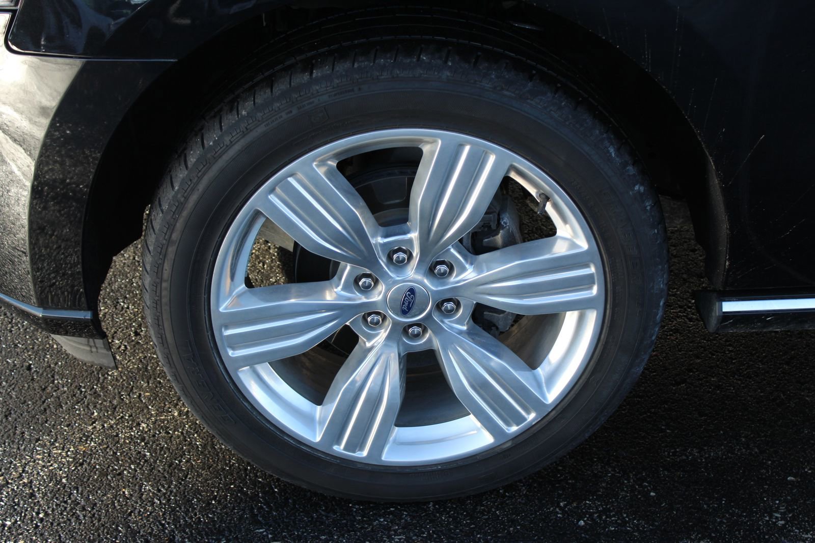 Used 2023 Ford Expedition Platinum image 2