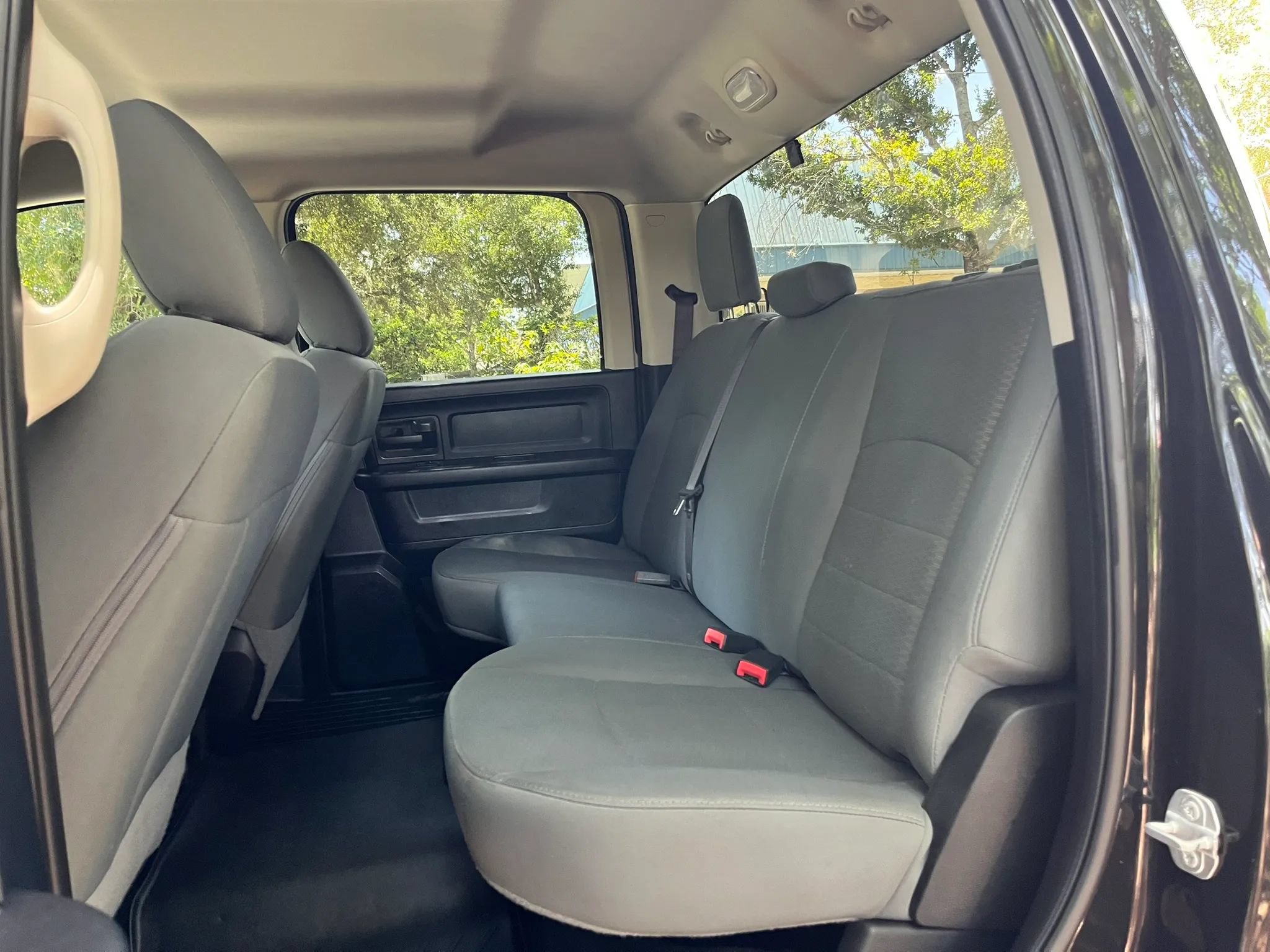 Used 2018 RAM 2500 Tradesman w/ Chrome Appearance Group AWD/4WD image 16