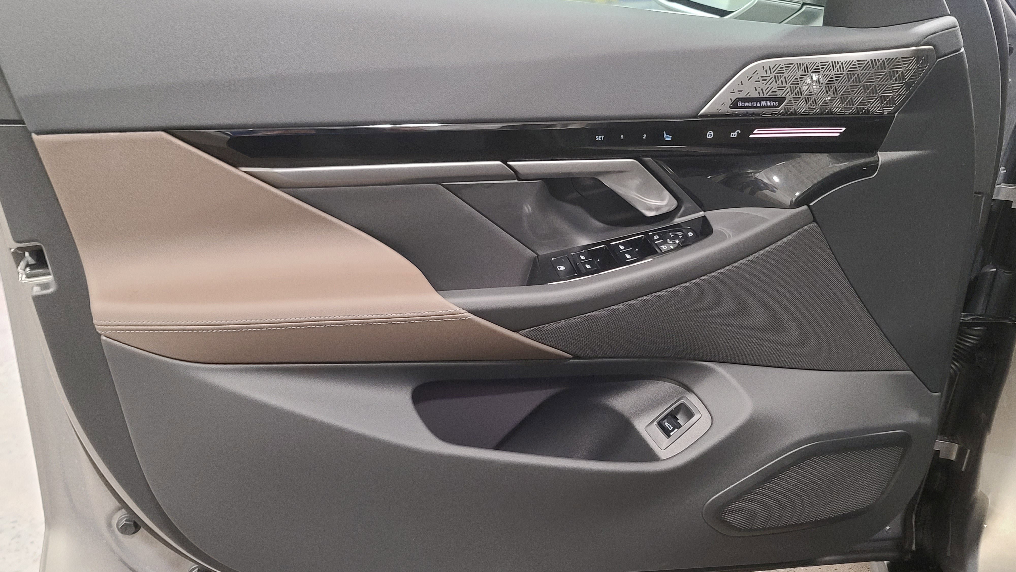 New 2026 BMW 530i xDrive w/ Premium Package image 11