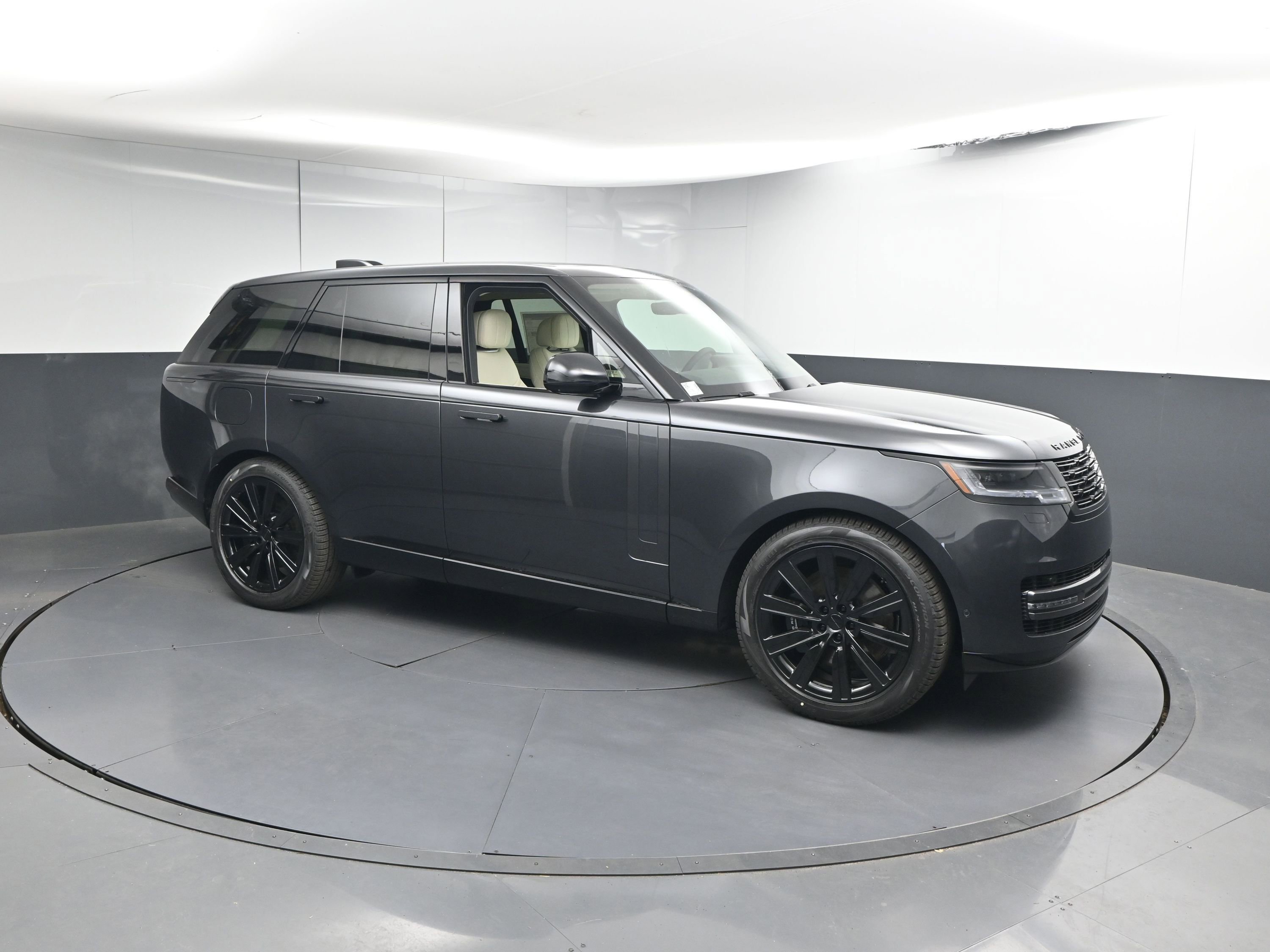 New 2026 Land Rover Range Rover SE image 23