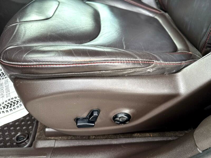 Used 2015 Jeep Cherokee Trailhawk w/ Comfort/Convenience Group image 10