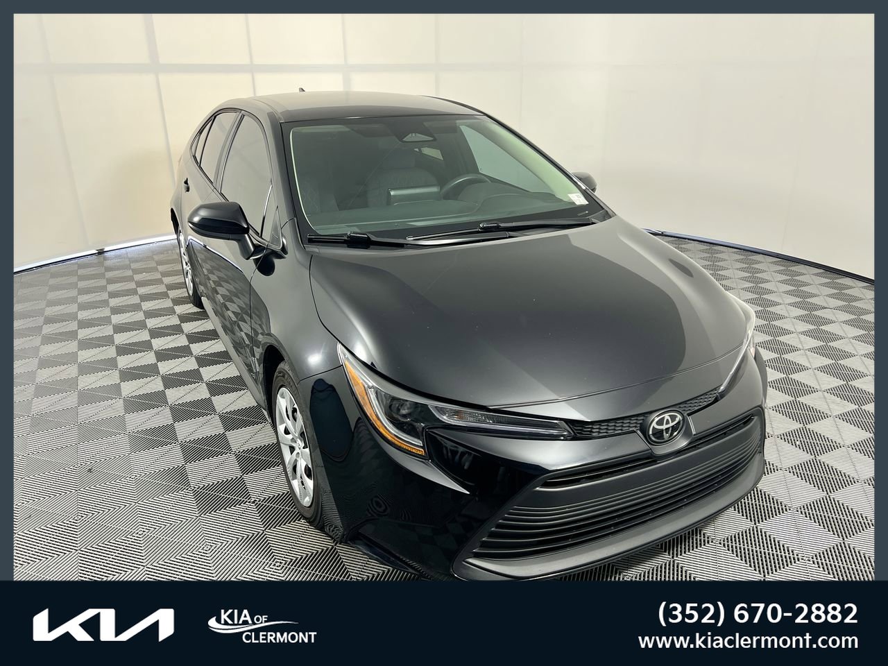 Used 2024 Toyota Corolla LE FWD image 1