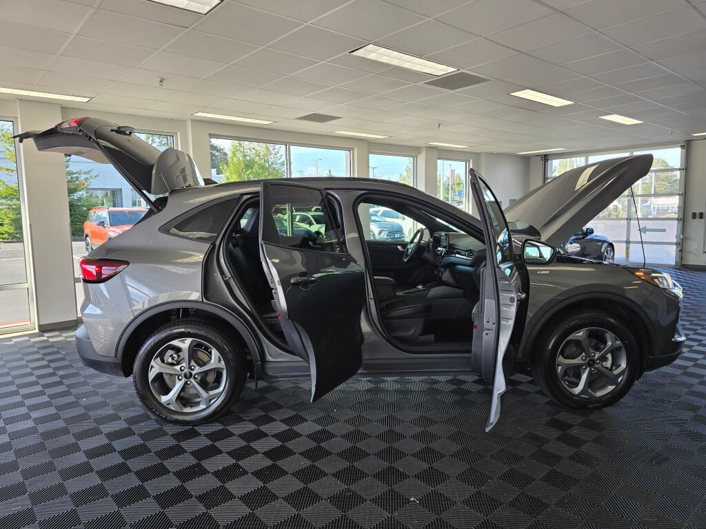 Used 2025 Ford Escape ST-Line Select AWD/4WD image 14
