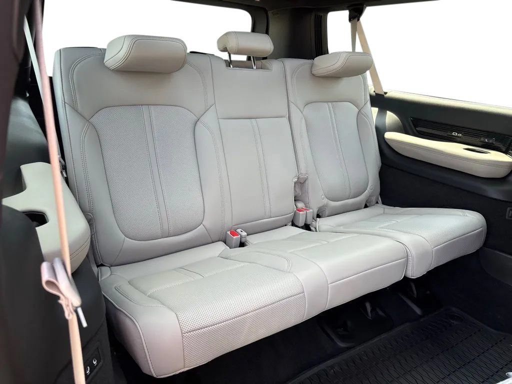 New 2026 Jeep Grand Wagoneer L Summit AWD/4WD image 39