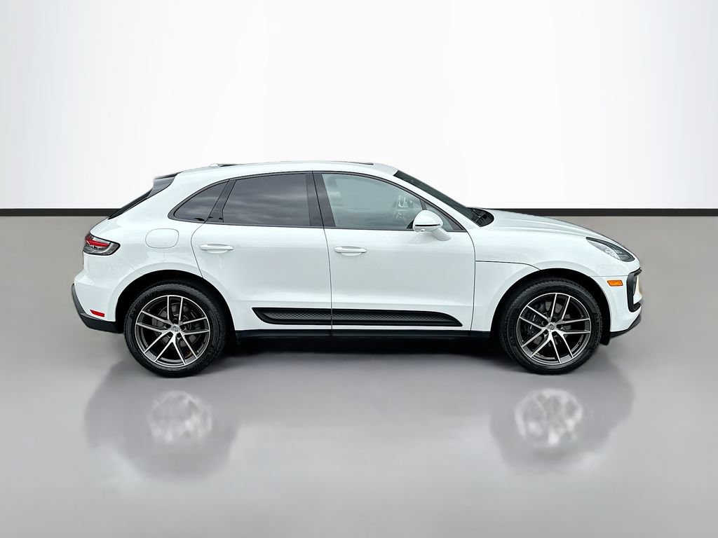 Certified 2026 Porsche Macan AWD/4WD image 8