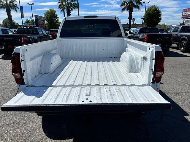 Used 2004 Chevrolet Silverado 2500 LT w/ Skid Plate Package AWD/4WD image 10