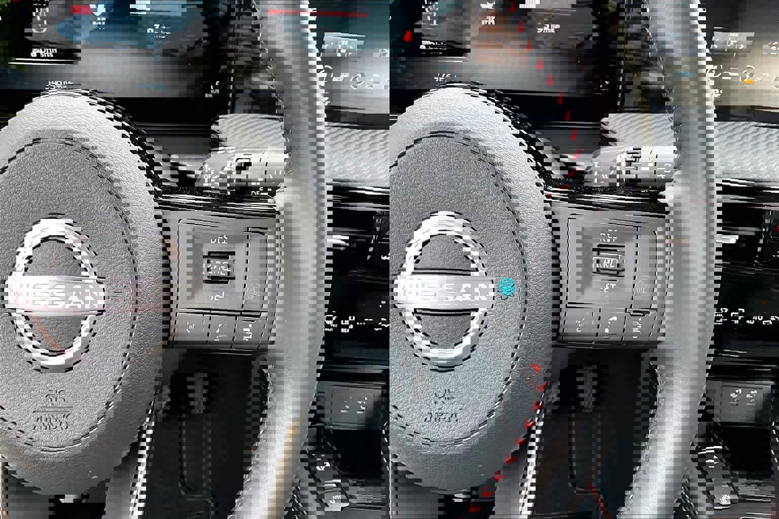 Used 2025 Nissan Kicks SR w/ Illumination Package image 24