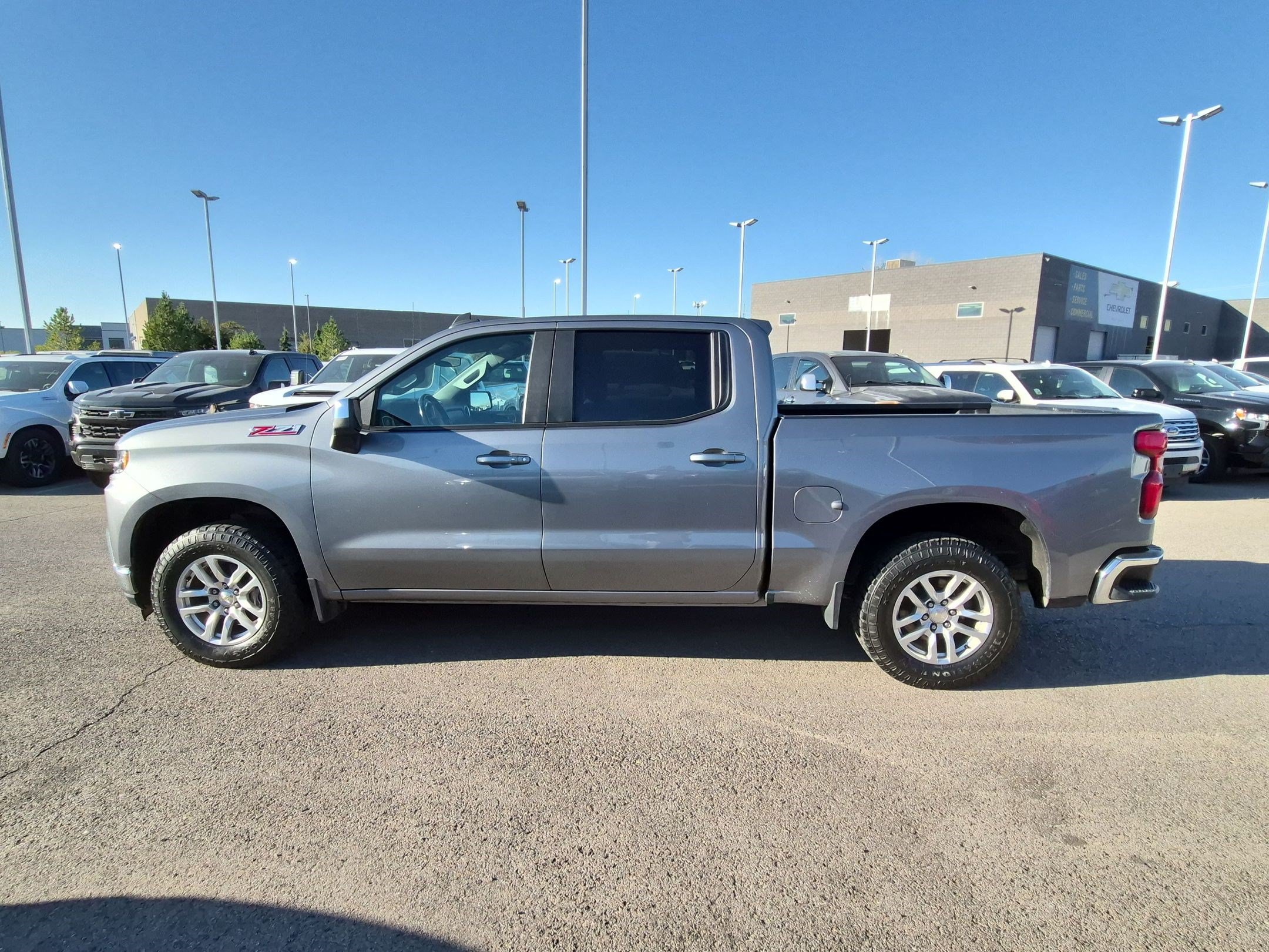 Used 2022 Chevrolet Silverado 1500 LT AWD/4WD image 7