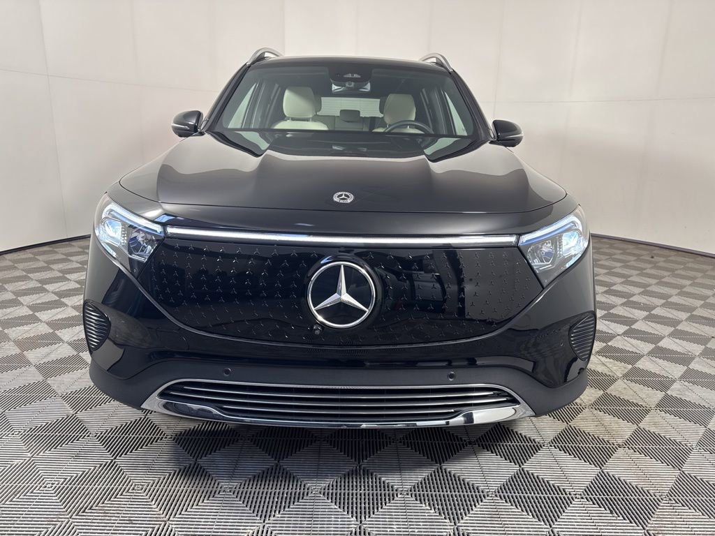 Used 2025 Mercedes-Benz EQB 300 4MATIC w/ Driver Assistance Package image 8