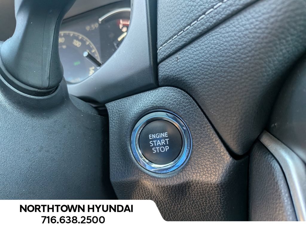 Used 2025 Toyota RAV4 XLE AWD/4WD image 19