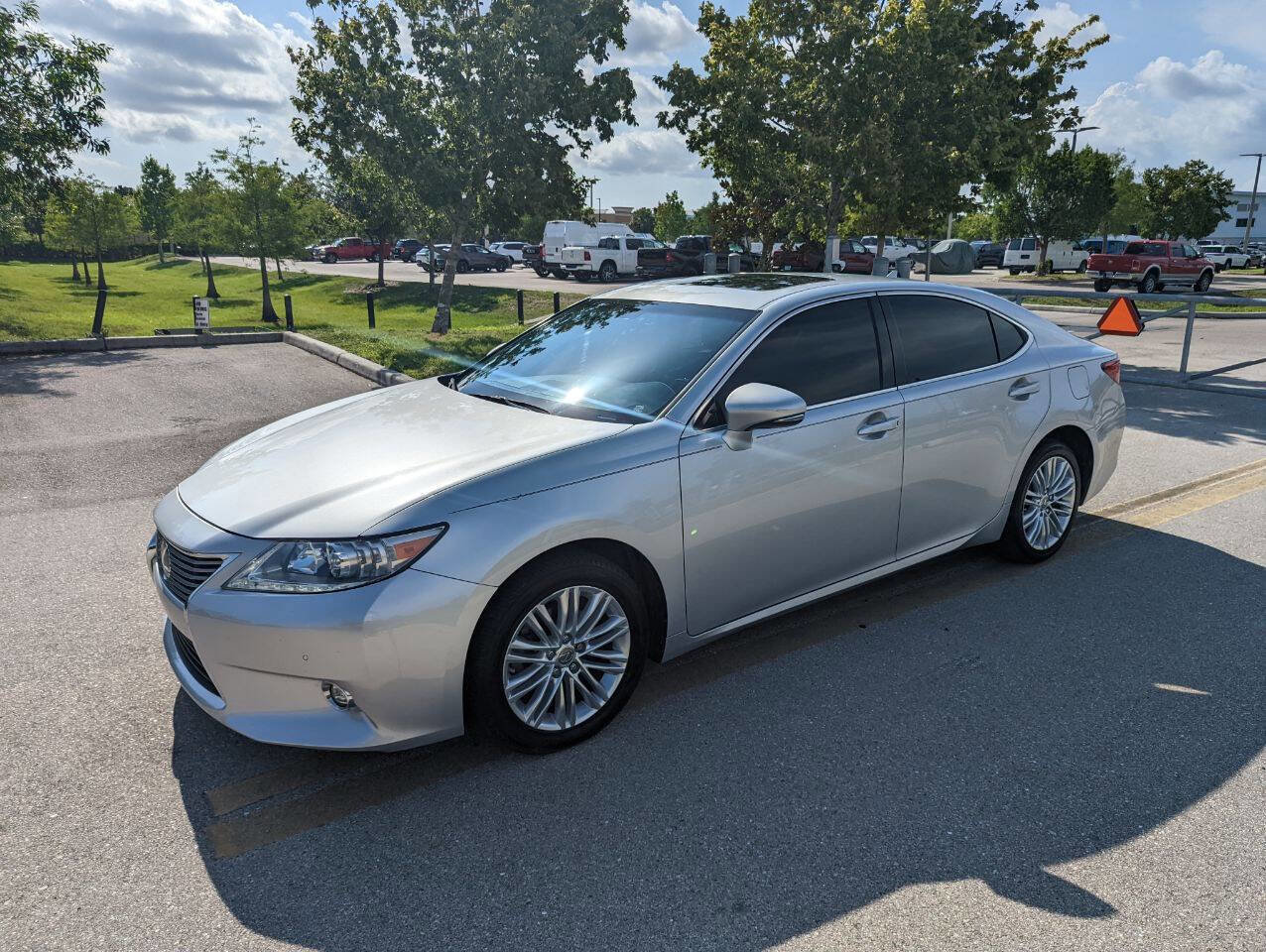 Used 2014 Lexus ES 350 Base 4dr Sedan w/ Luxury Package image 2