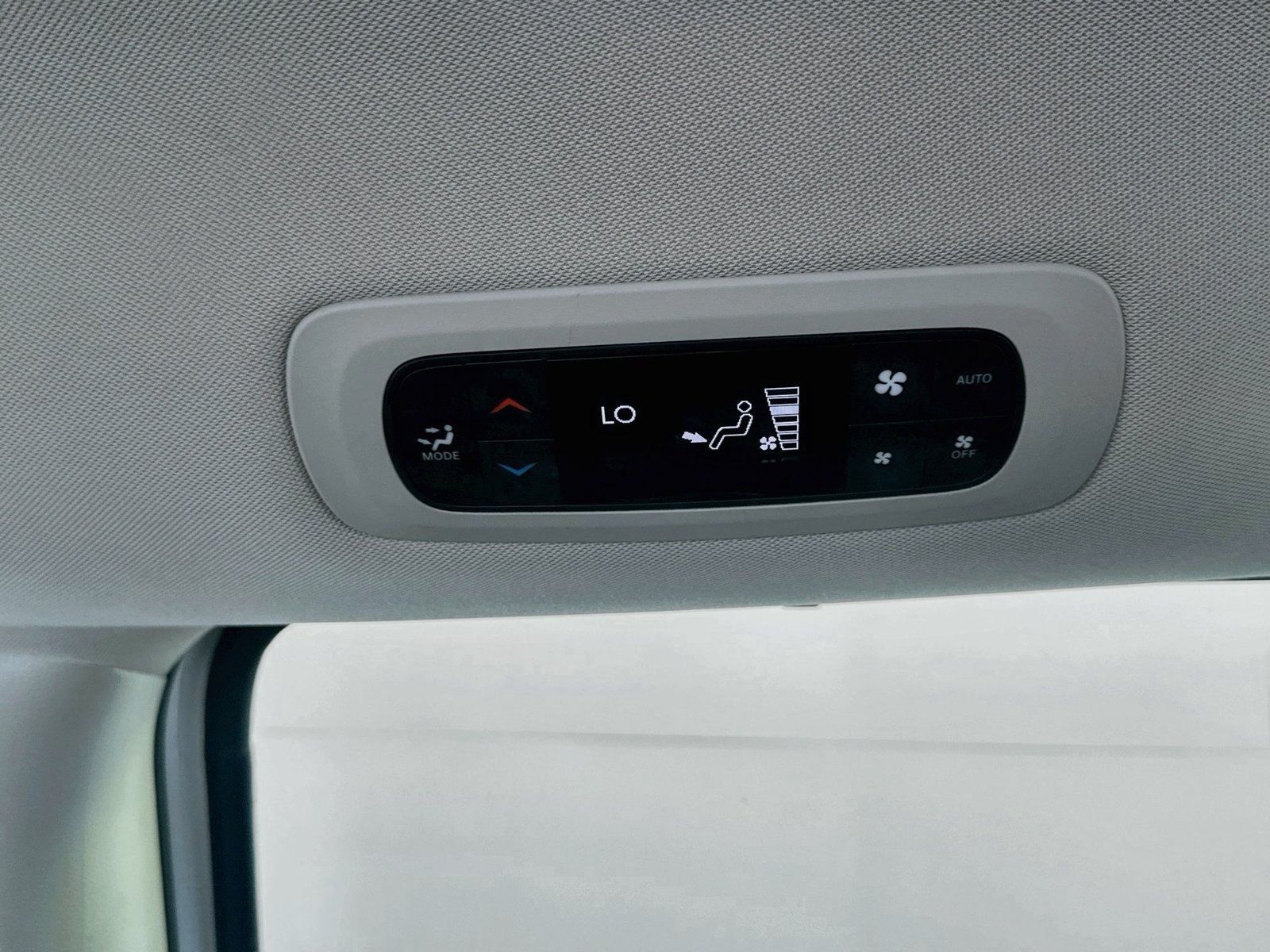 Used 2022 Chrysler Pacifica Touring-L FWD image 22
