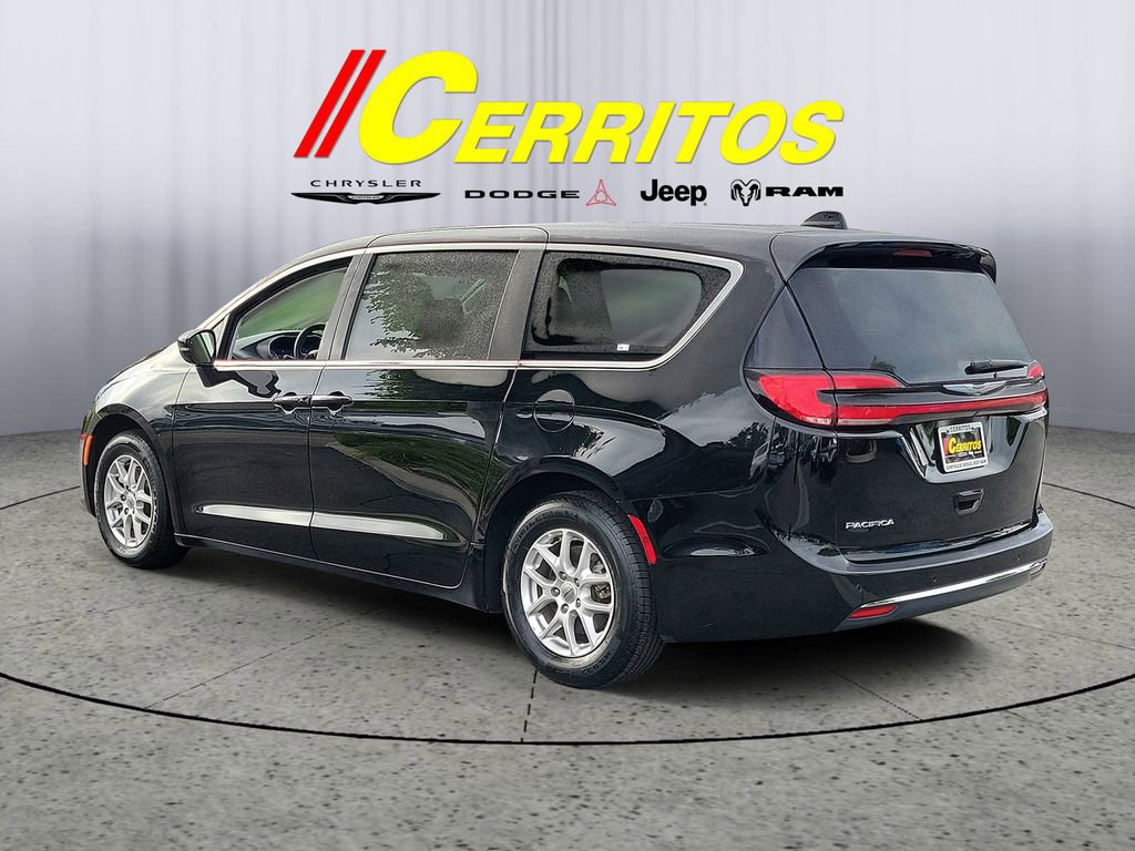 Certified 2024 Chrysler Pacifica Touring-L image 2