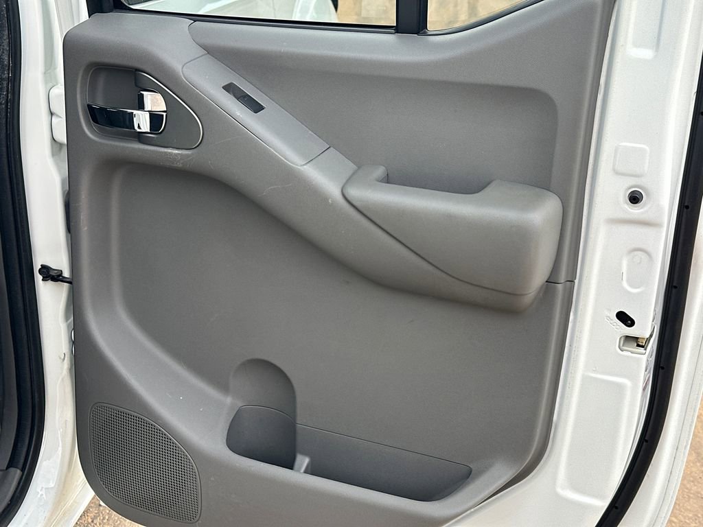 Used 2015 Nissan Frontier Desert Runner image 16