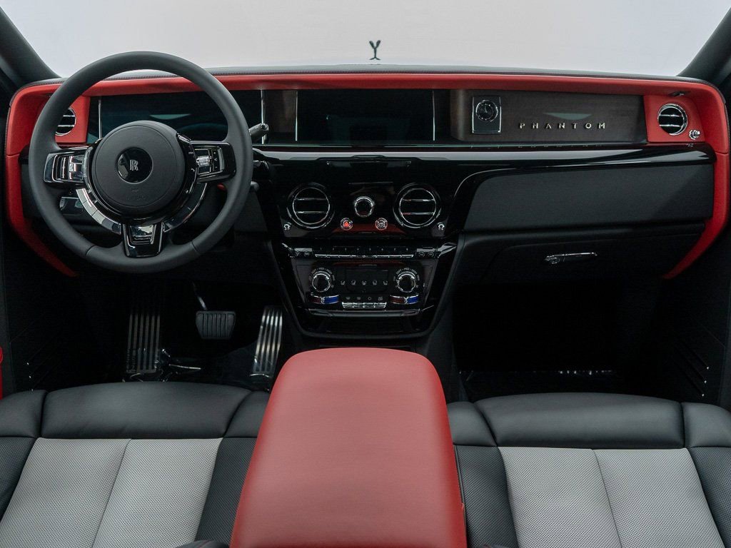 New 2026 Rolls-Royce Phantom Sedan image 32