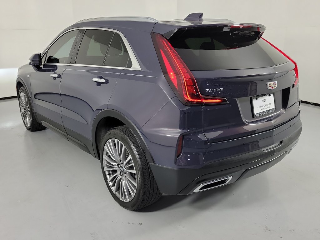 Used 2025 Cadillac XT4 Premium Luxury FWD image 6