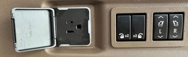 Used 2022 GMC Yukon Denali w/ Denali Premium Package image 12