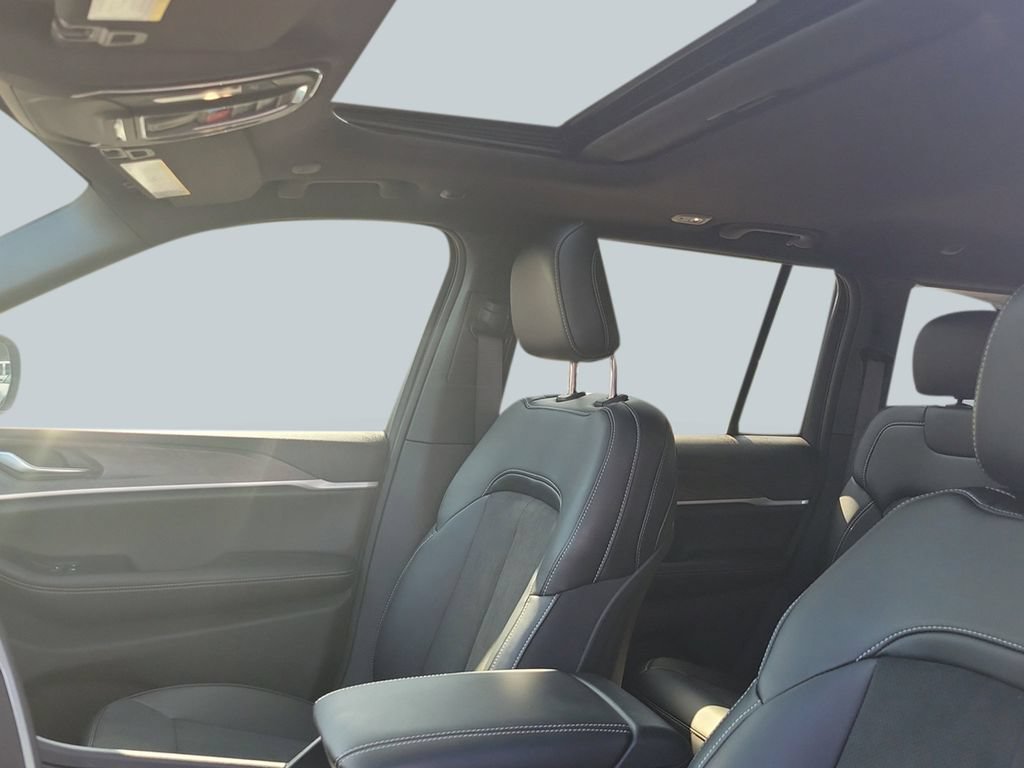 New 2026 Jeep Grand Cherokee Altitude RWD image 39