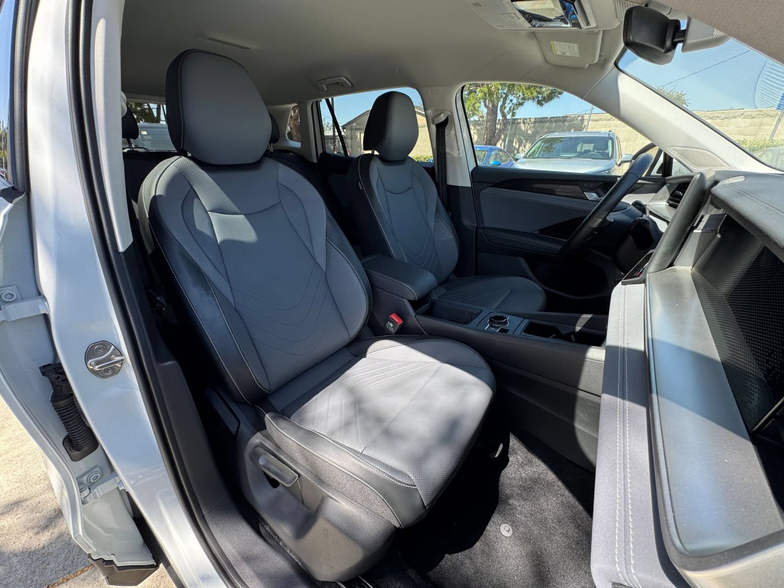 Used 2026 Volkswagen Tiguan SE FWD image 37