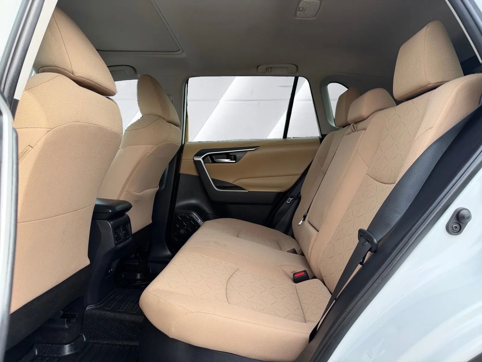 Used 2019 Toyota RAV4 XLE w/ Convenience Package image 11