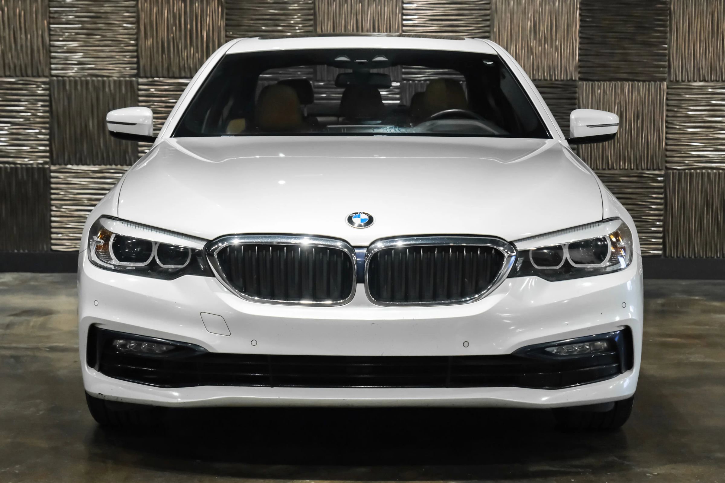 Used 2018 BMW 540i xDrive w/ Premium Package image 6