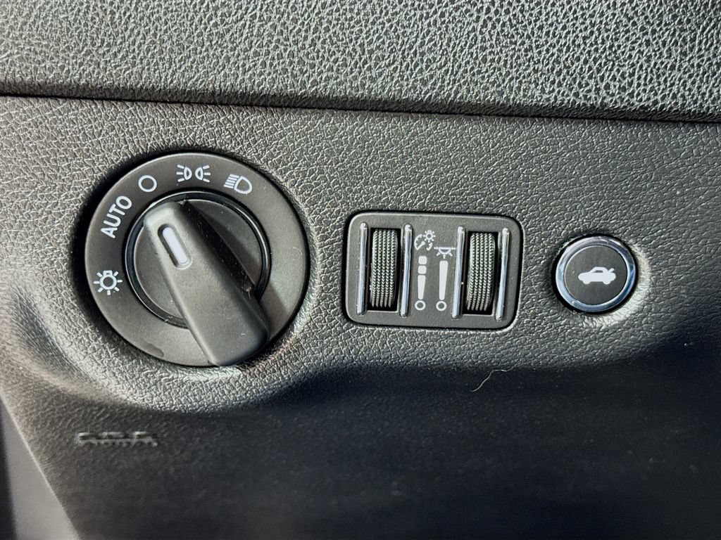 Used 2022 Dodge Charger SXT w/ Leather Interior Group RWD image 14