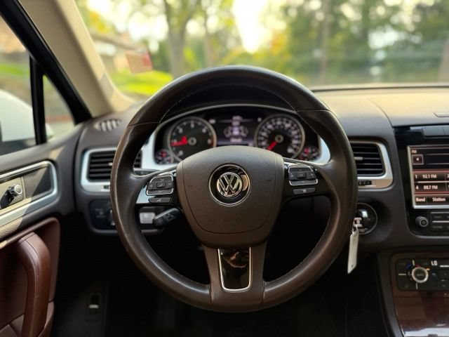Used 2013 Volkswagen Touareg TDI AWD/4WD image 22