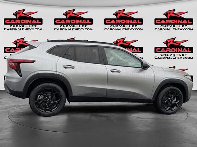 New 2026 Chevrolet Trax LT w/ Midnight Edition FWD image 3